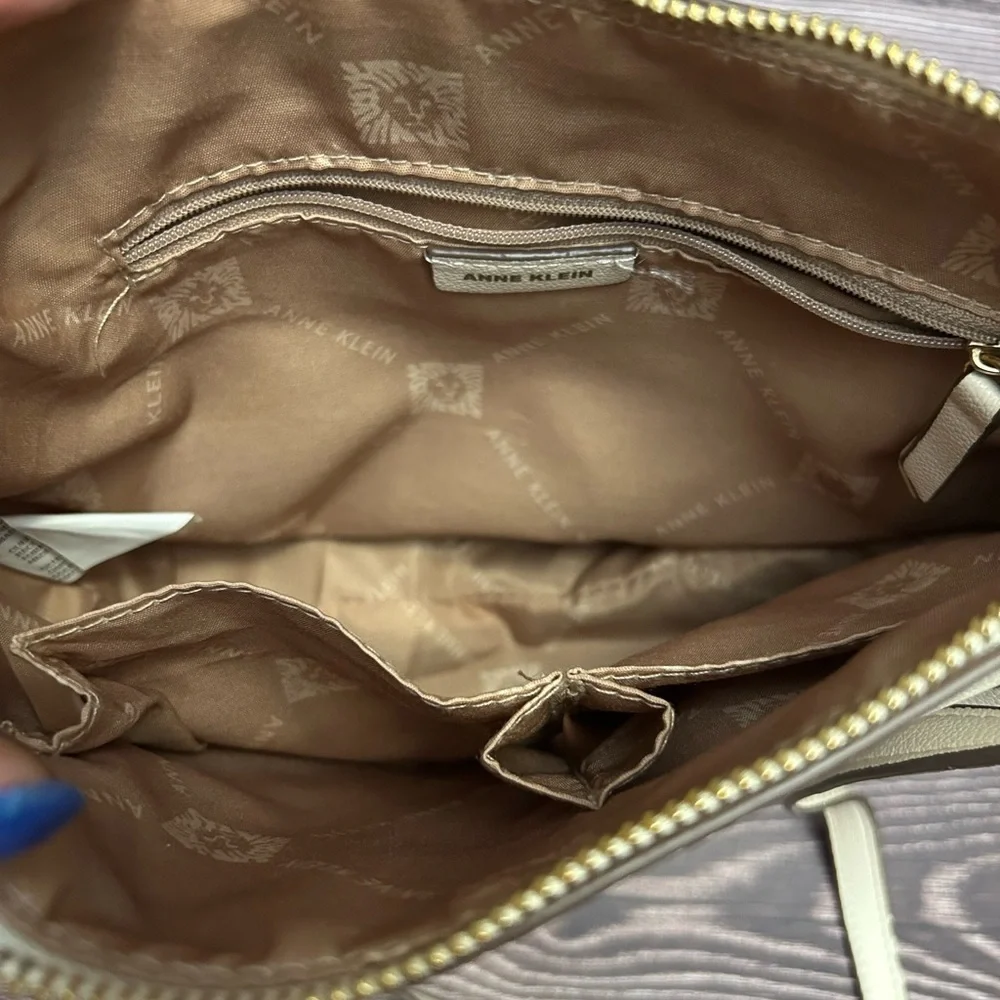 Anne Klein -off white crossbody purse - Picture 5 of 6
